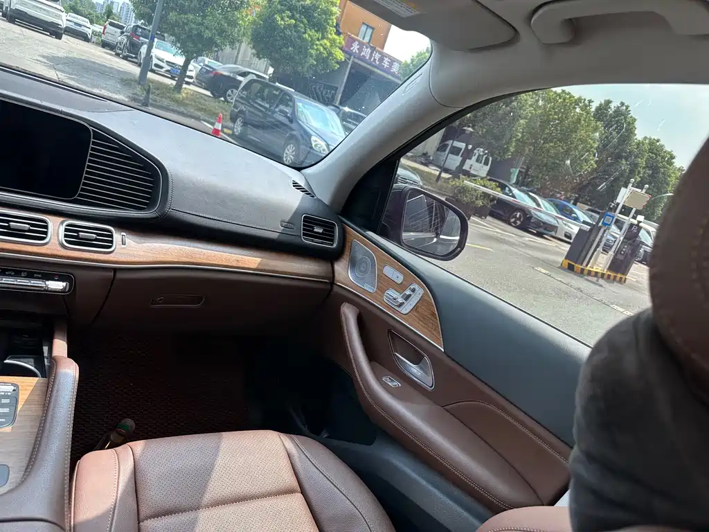 Mercedes-Benz GLE (Import) — миниатюра 6