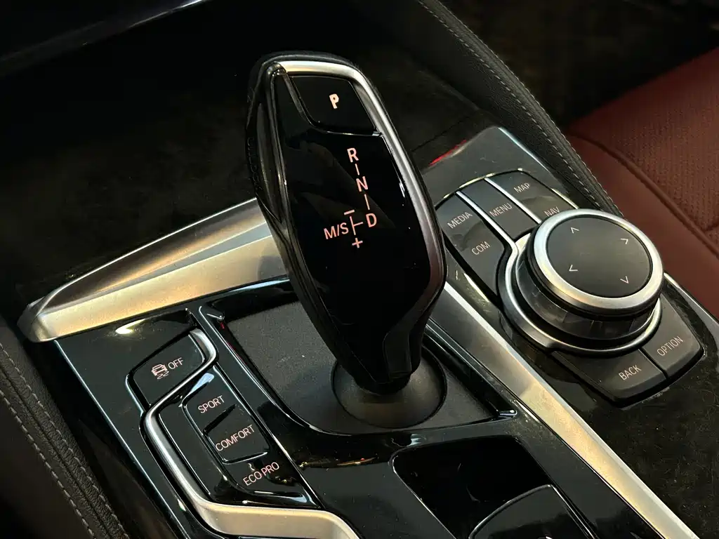 BMW 5 Series — миниатюра 15