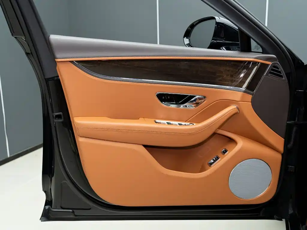 Bentley Flying Spur — миниатюра 6
