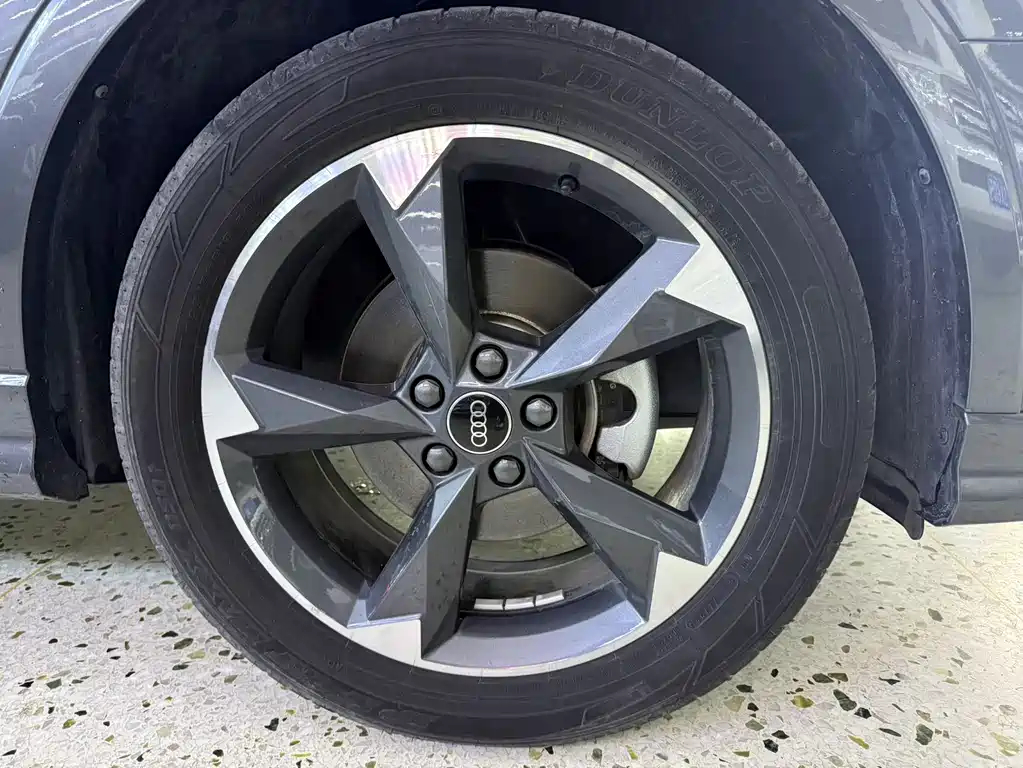 Audi Q3 2023 35 TFSI Fashion (1.4T)