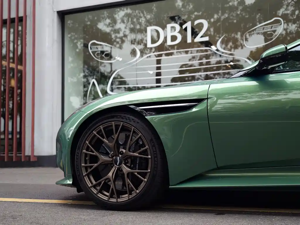 Aston Martin DB12 2023 4.0T V8 Coupe