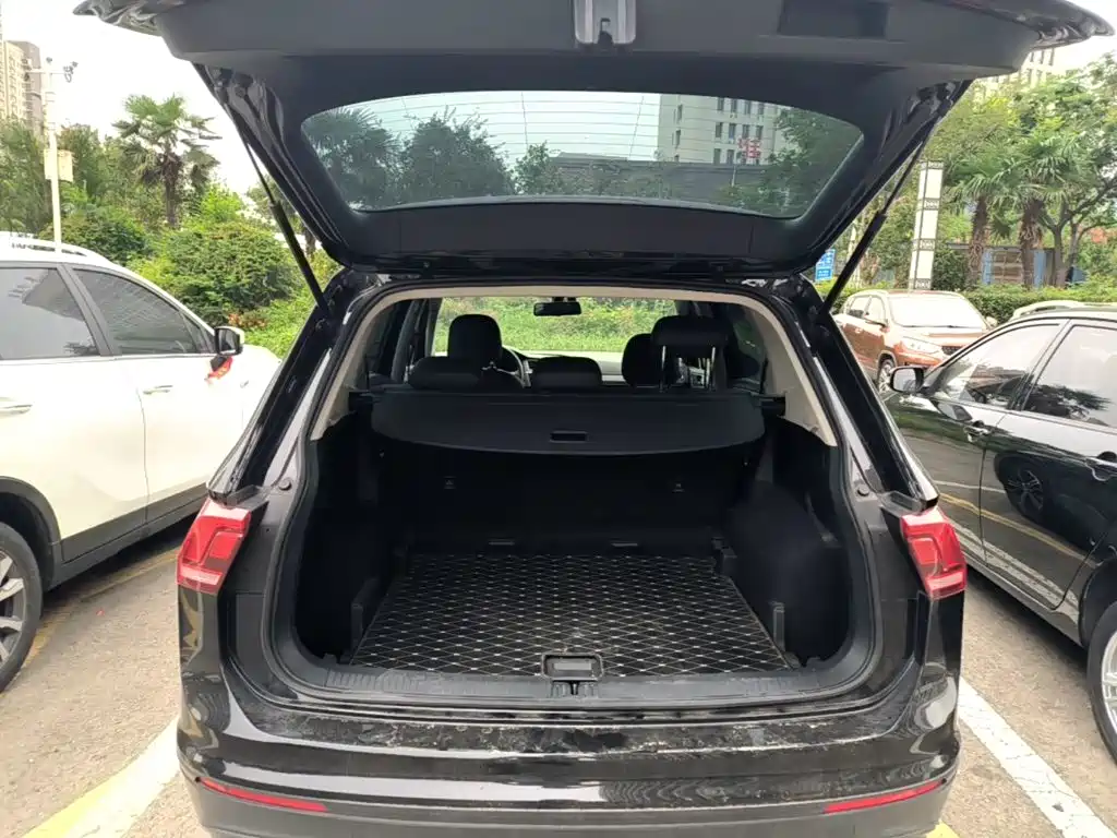 Volkswagen Tiguan L — миниатюра 19