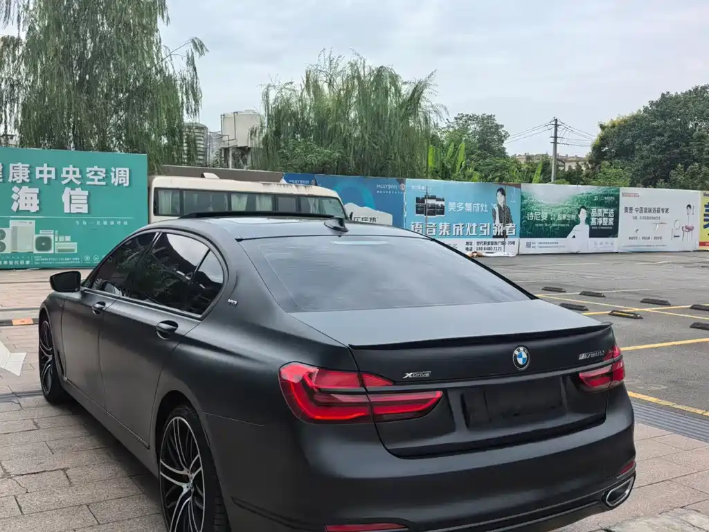 BMW 7 Series — миниатюра 3