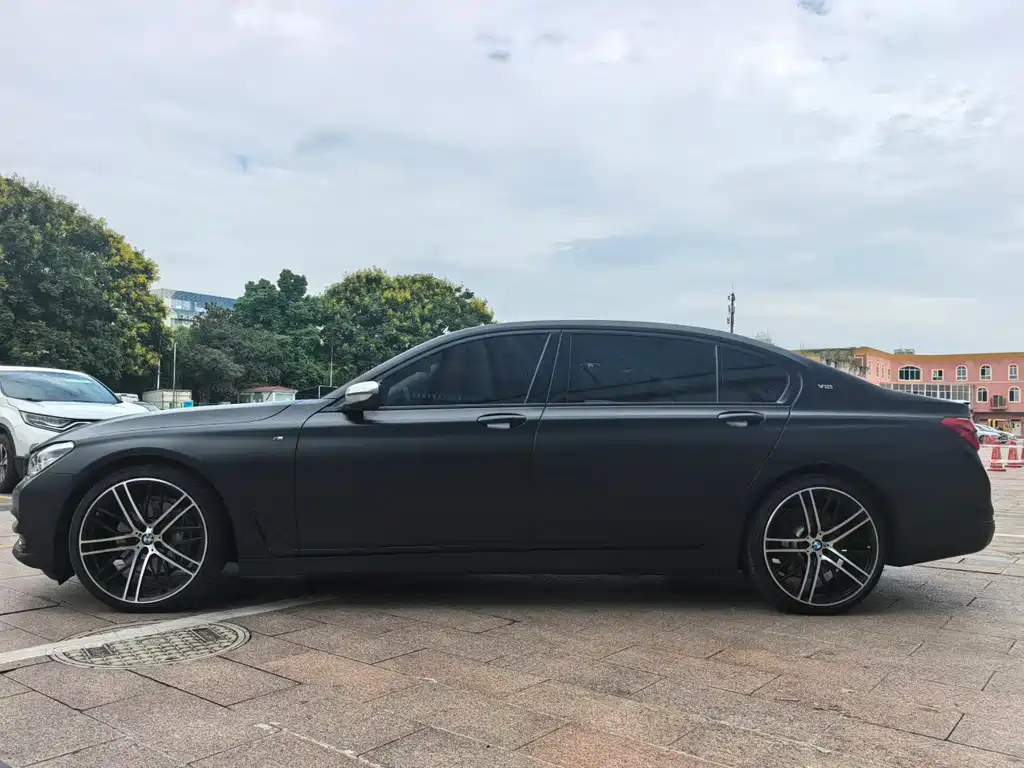 BMW 7 Series — миниатюра 2