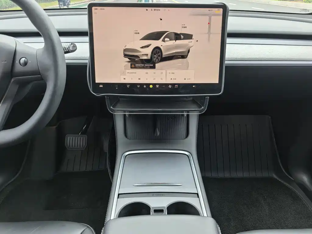 Tesla Model Y — миниатюра 11