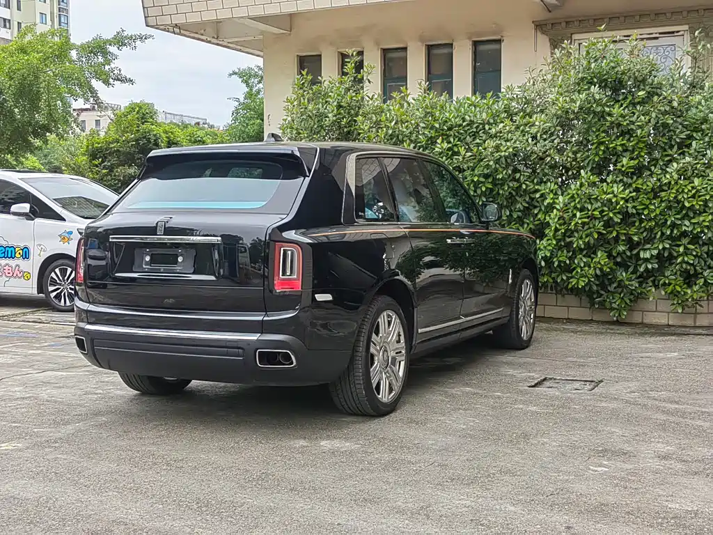 Rolls-Royce Cullinan 2018 мест