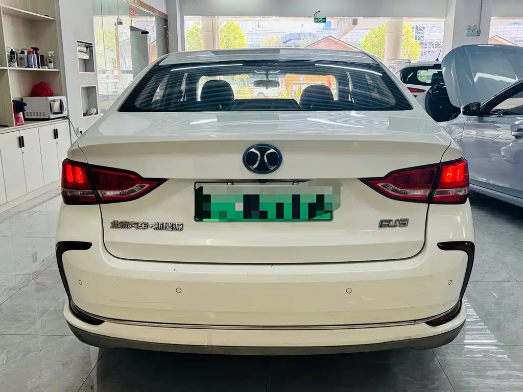 BAIC EU5 — миниатюра 3