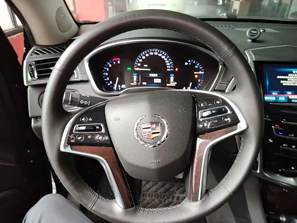 Cadillac SRX — миниатюра 11