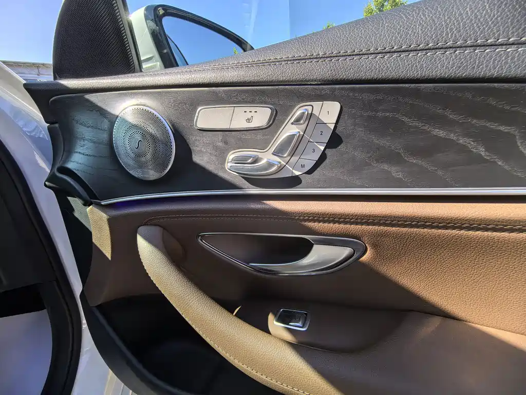 Mercedes-Benz E-Class — миниатюра 10