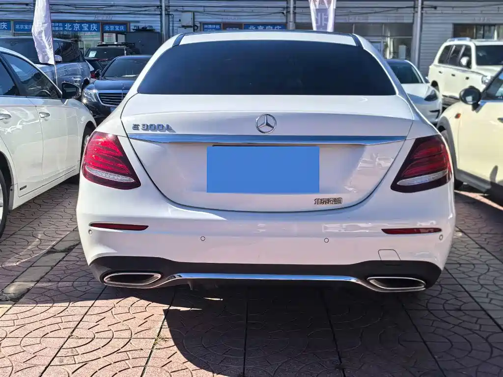 Mercedes-Benz E-Class — миниатюра 5