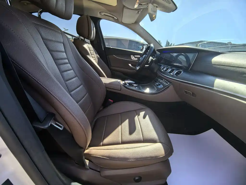 Mercedes-Benz E-Class — миниатюра 9