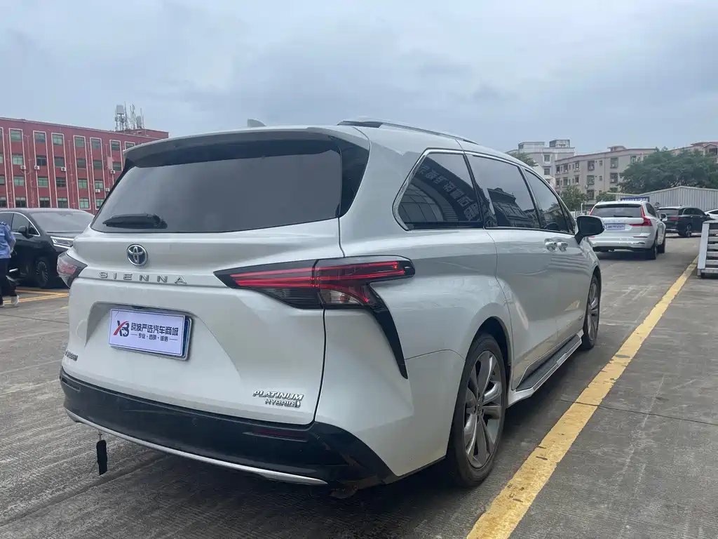 Toyota Sienna — миниатюра 8