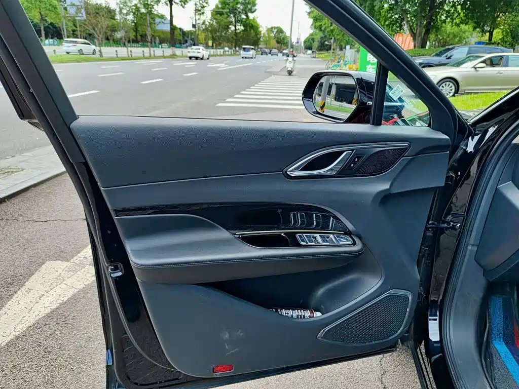 Hongqi Hongqi HS3 — миниатюра 6