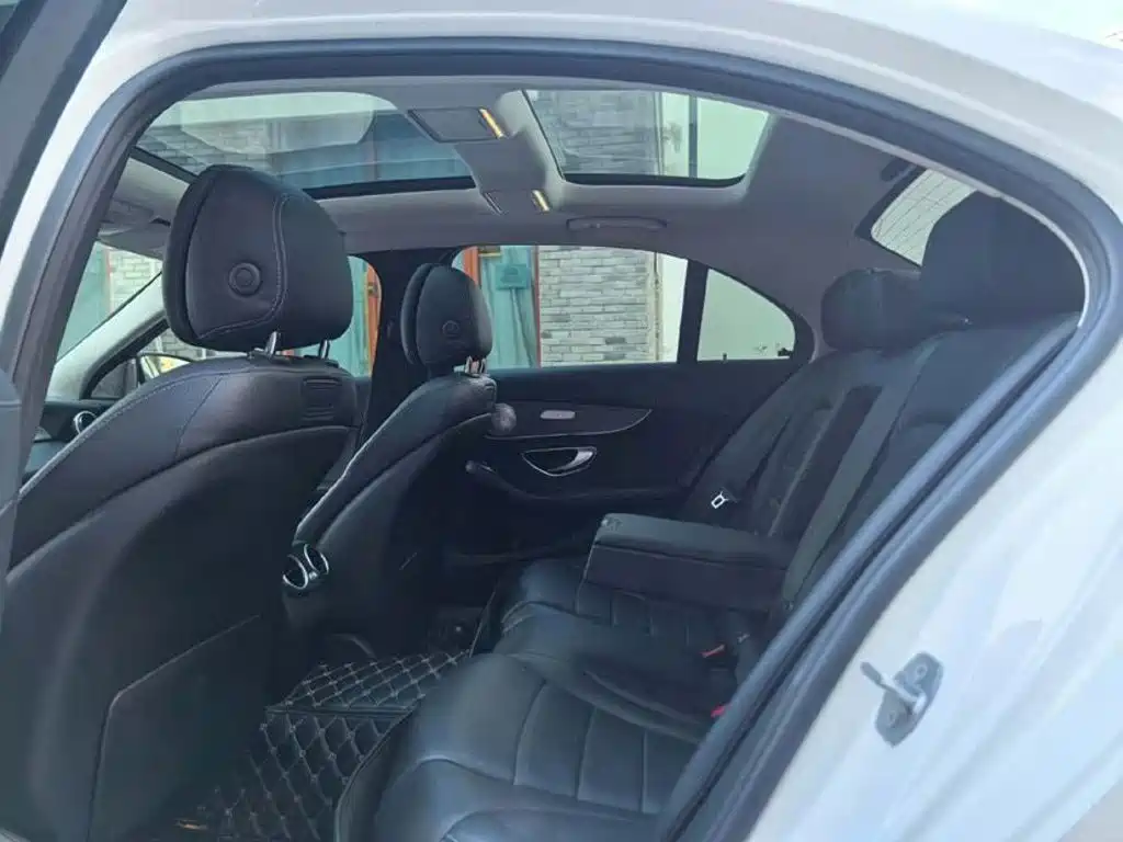 Mercedes-Benz C-Class — миниатюра 7