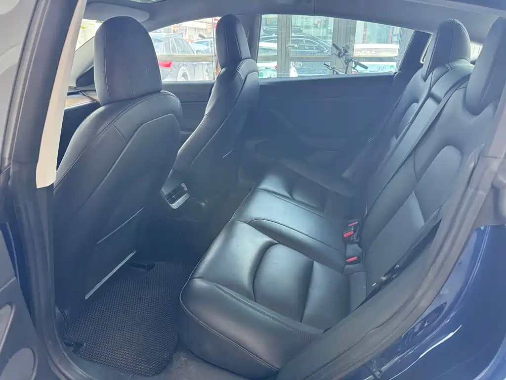 Tesla Model 3 — миниатюра 9