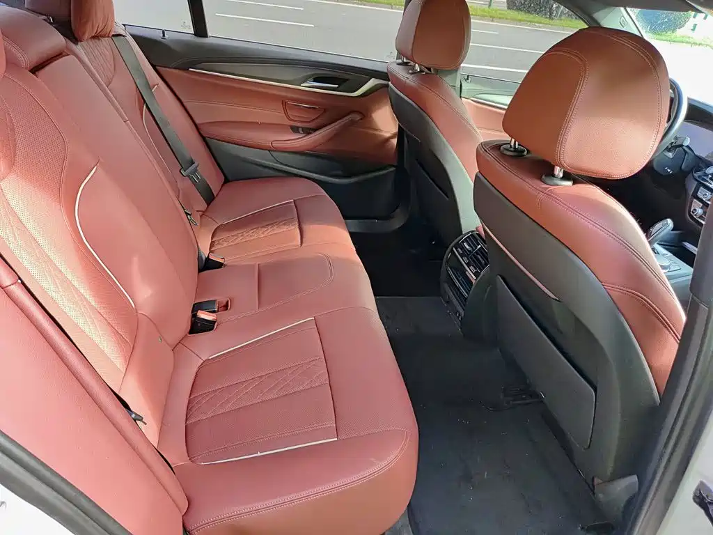 BMW 5 Series New Energy — миниатюра 11