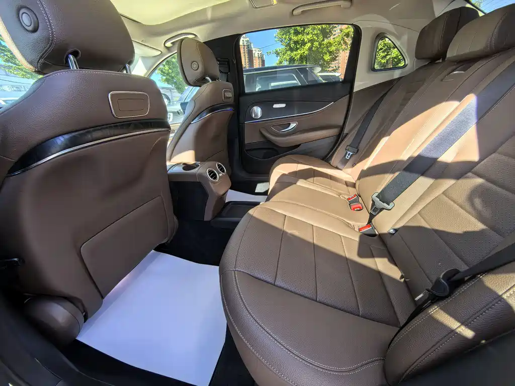 Mercedes-Benz E-Class — миниатюра 15