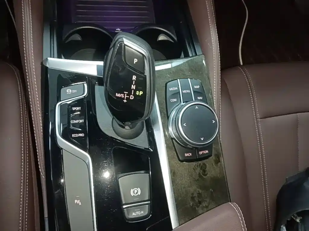 BMW 5 Series — миниатюра 14