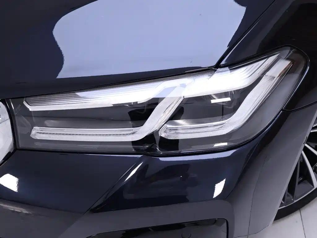 BMW 5 Series — миниатюра 4