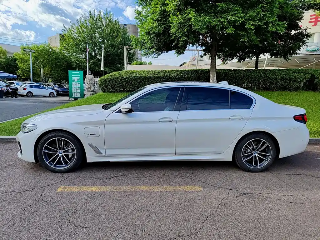 BMW 5 Series New Energy — миниатюра 3