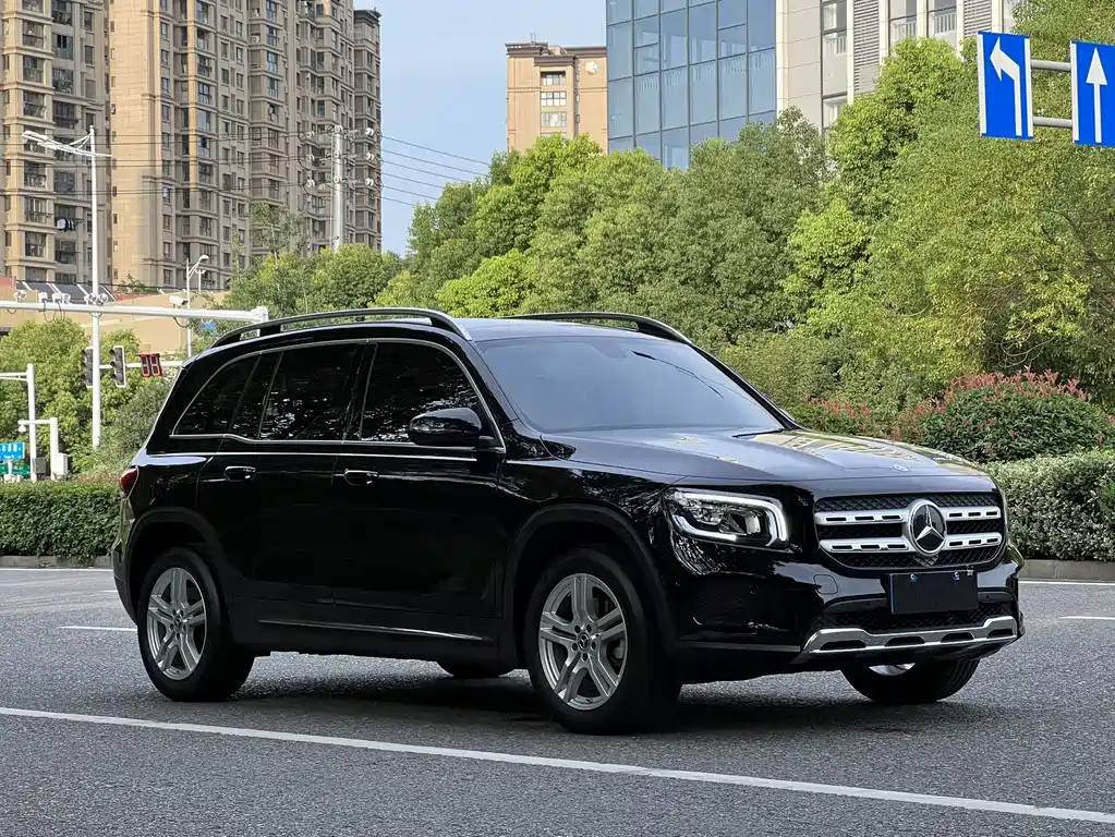 MERCEDES-BENZ GLB