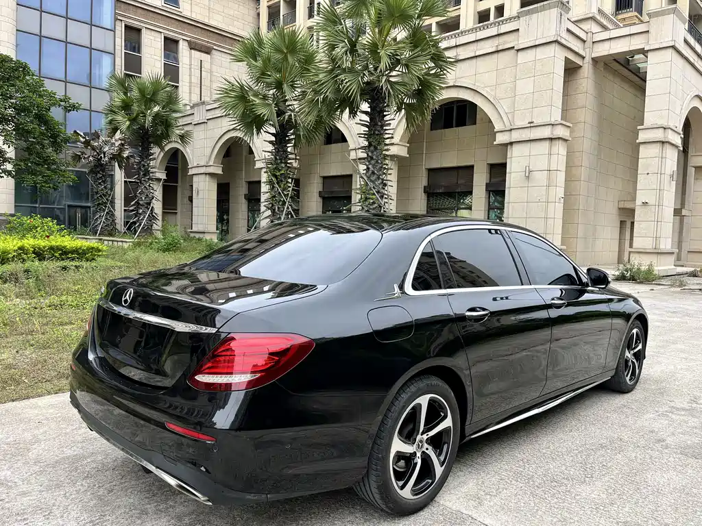 MERCEDES-BENZ E CLASS