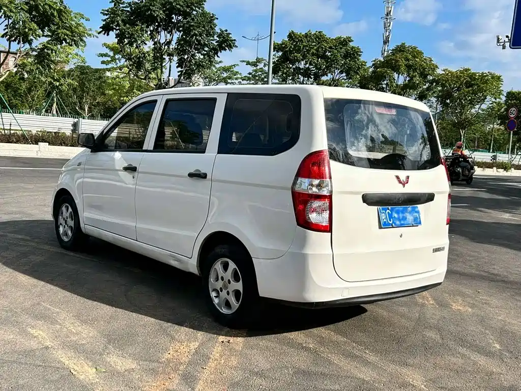 Wuling Hongguang — миниатюра 5