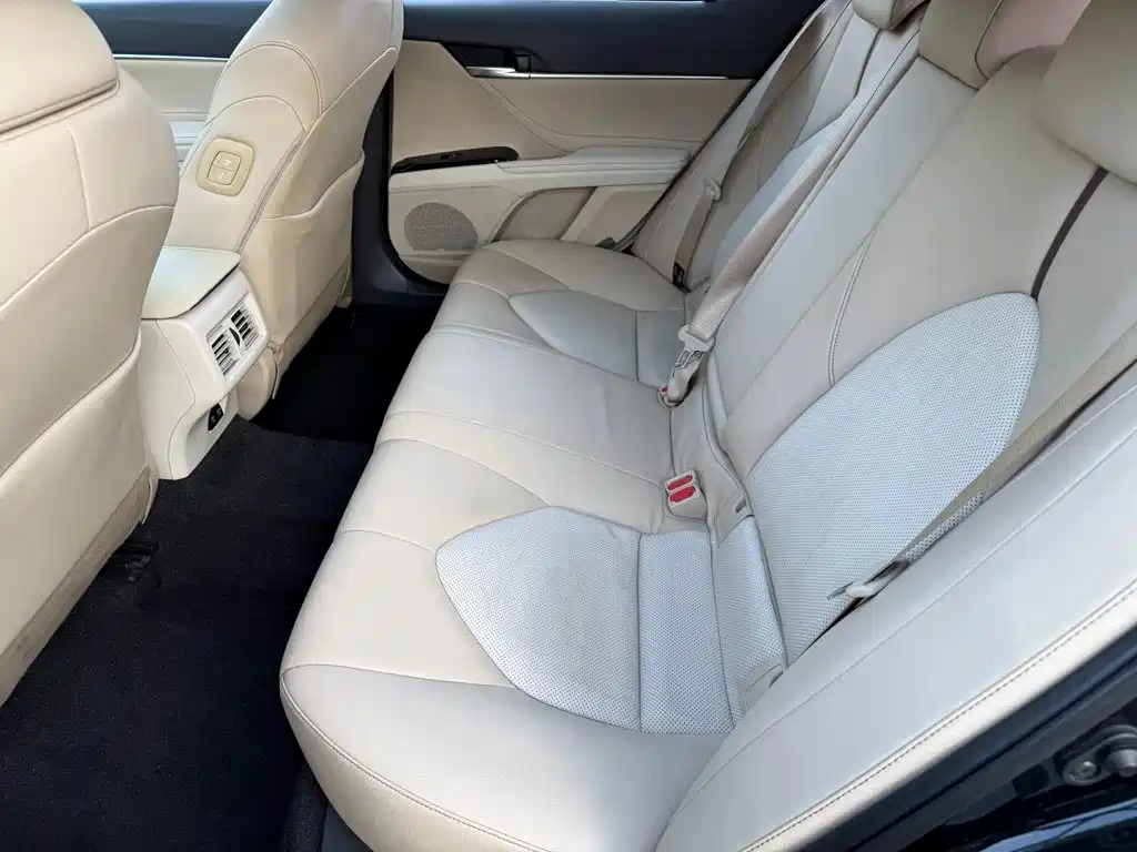 Toyota Camry — миниатюра 9