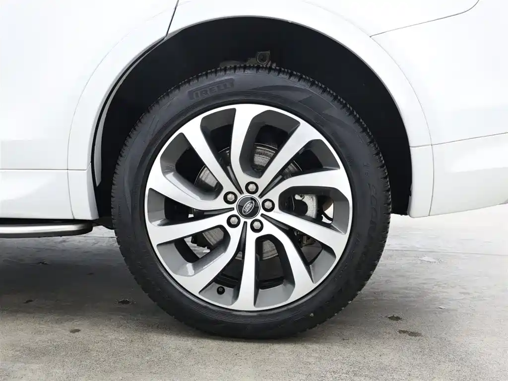 LAND ROVER DISCOVER NEW ENERGY SOURCES FOR SPORTS