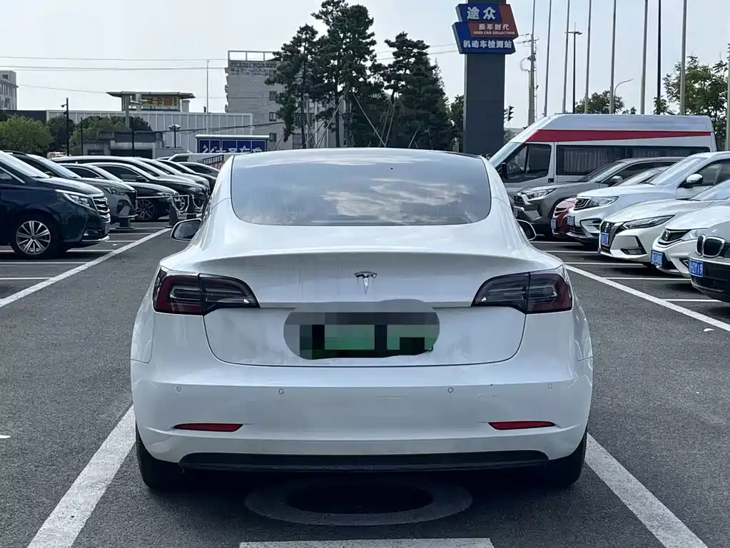 Tesla Model 3 — миниатюра 7