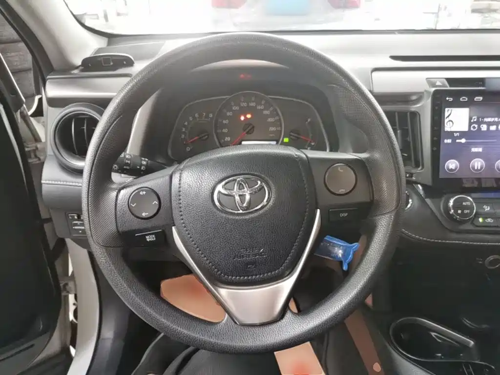 Toyota RAV4 — миниатюра 11