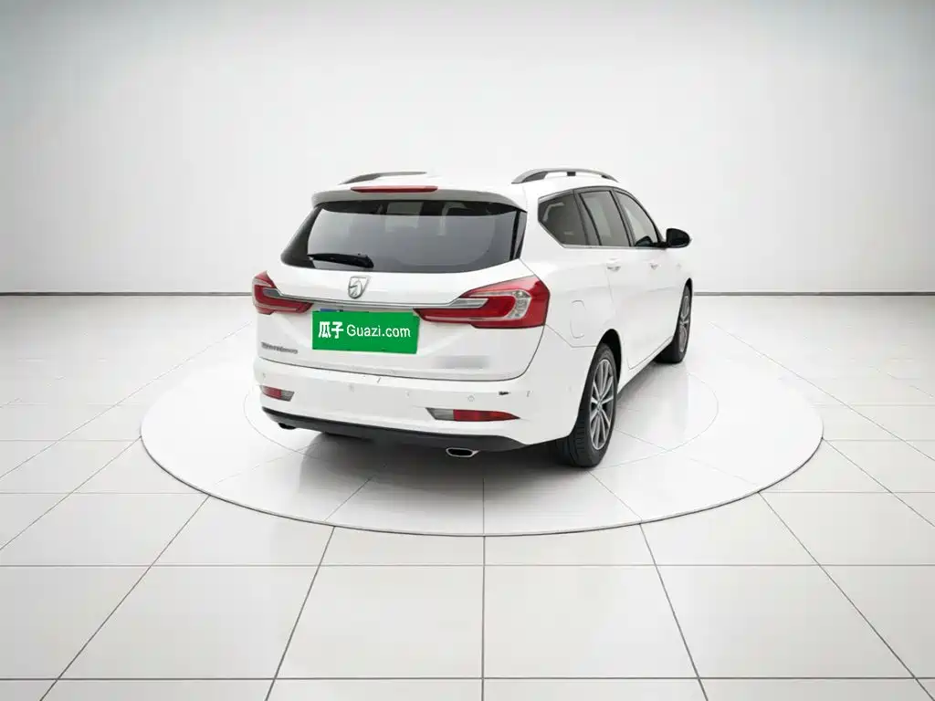 Baojun 310W — миниатюра 6