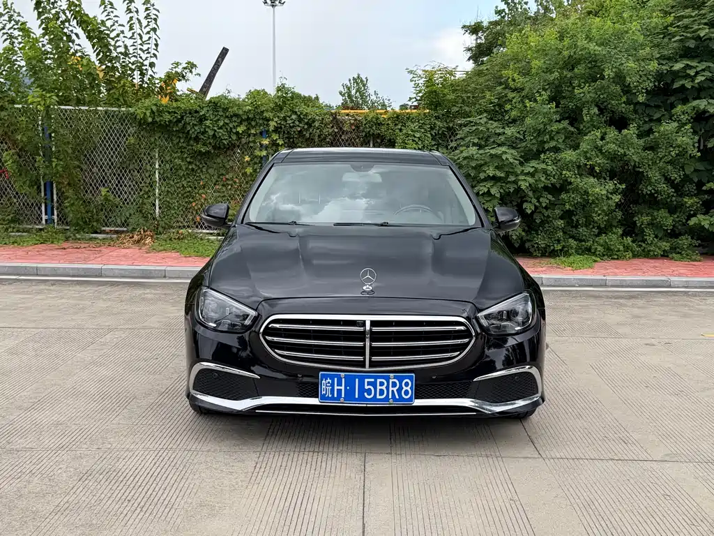 Mercedes-Benz E-Class — миниатюра 2