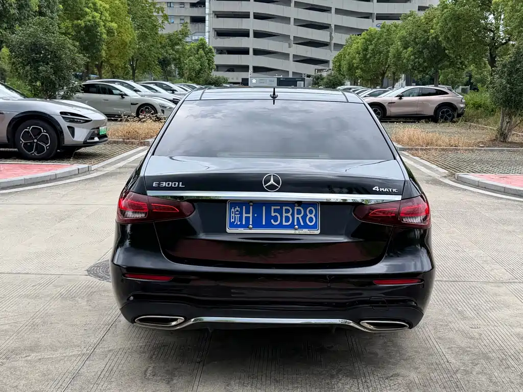 Mercedes-Benz E-Class — миниатюра 9