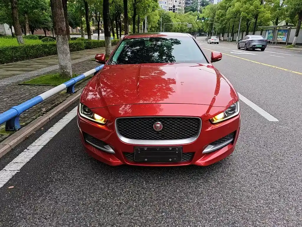 Jaguar XE 2015 2.0T 200PS R-Sport