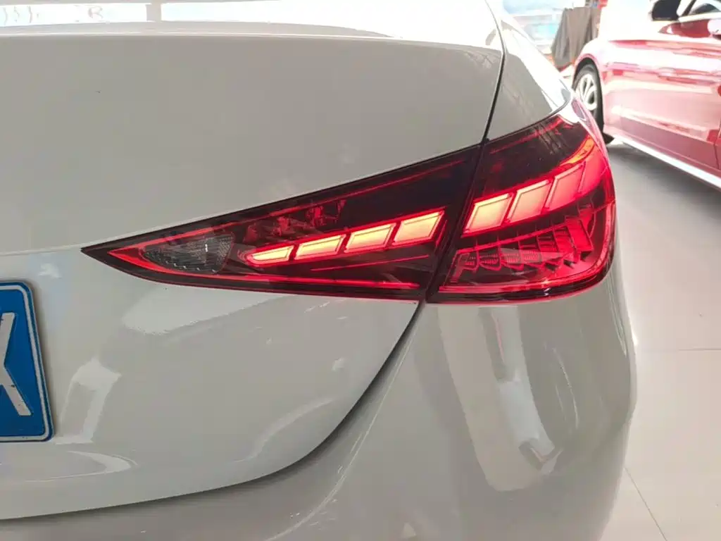 Mercedes-Benz C-Class — миниатюра 8