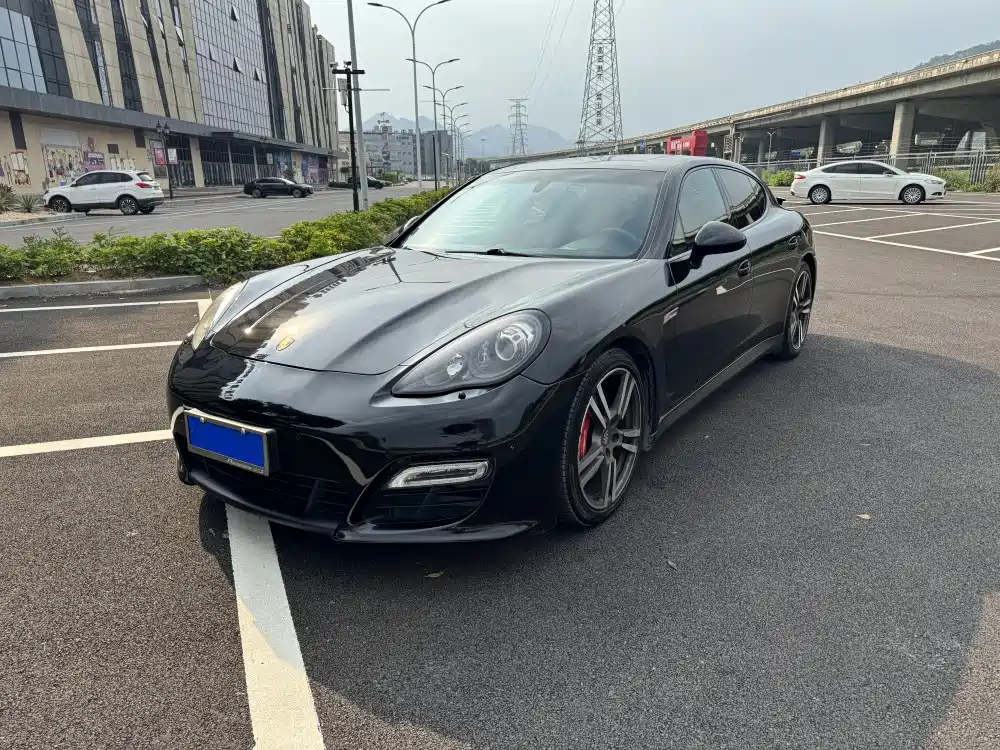 Porsche Panamera 2012 Panamera GTS 4.8L