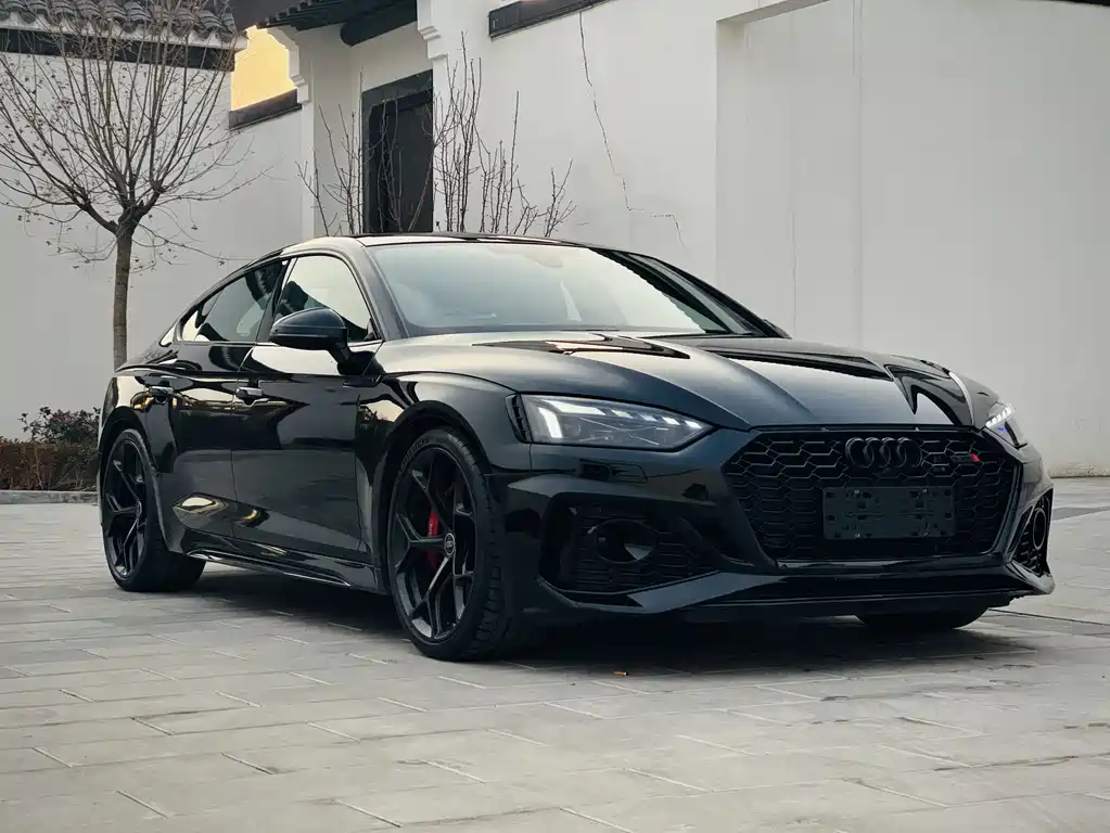 AUDI RS 5