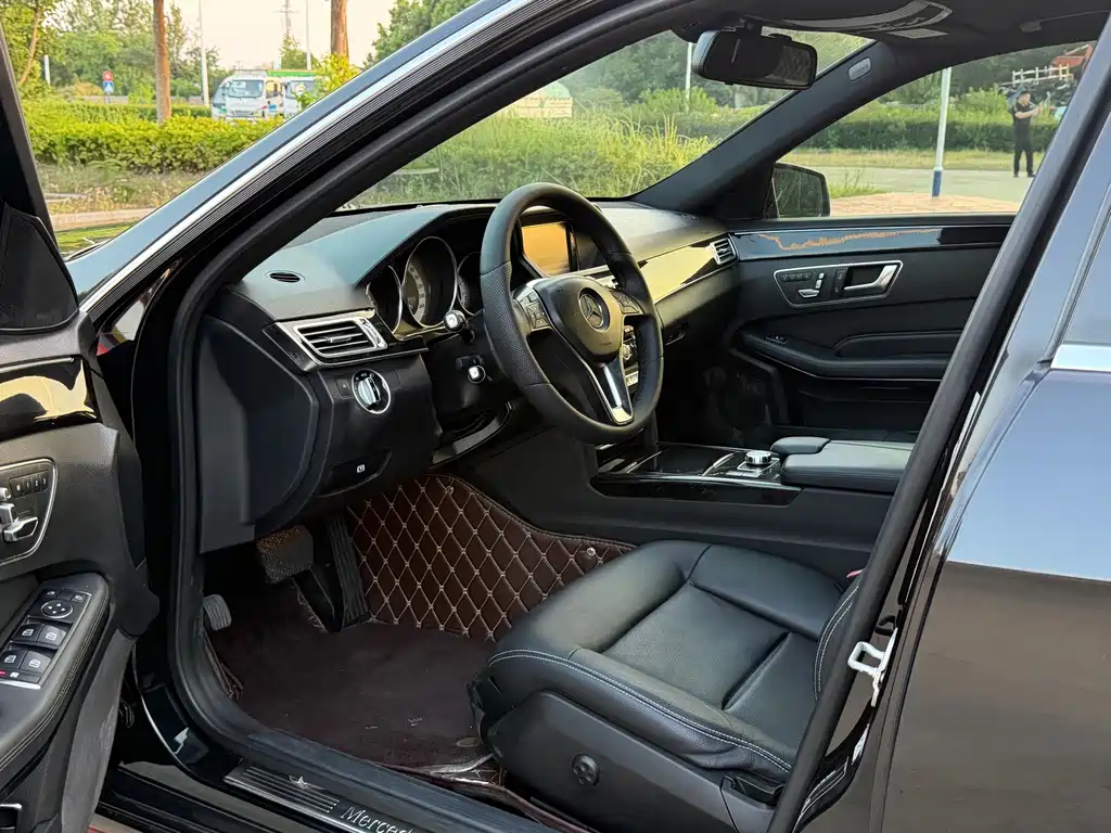 Mercedes-Benz E-Class — миниатюра 10