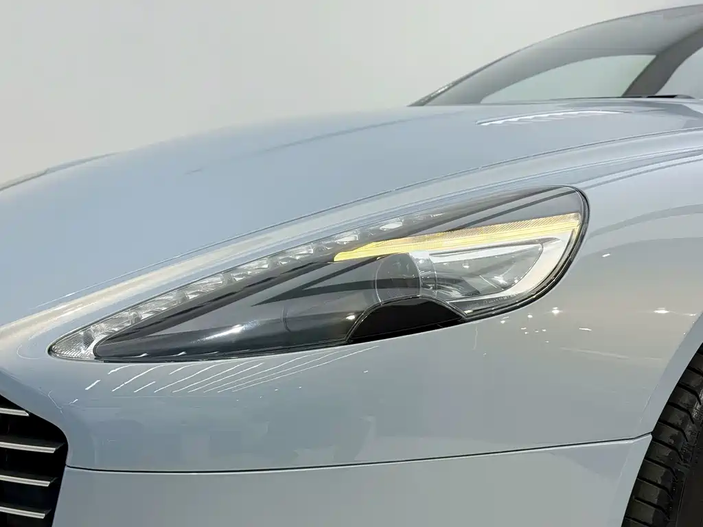 Aston Martin Rapide — миниатюра 6