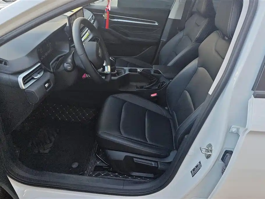 Geely Emgrand 2025 4 1.5L MT