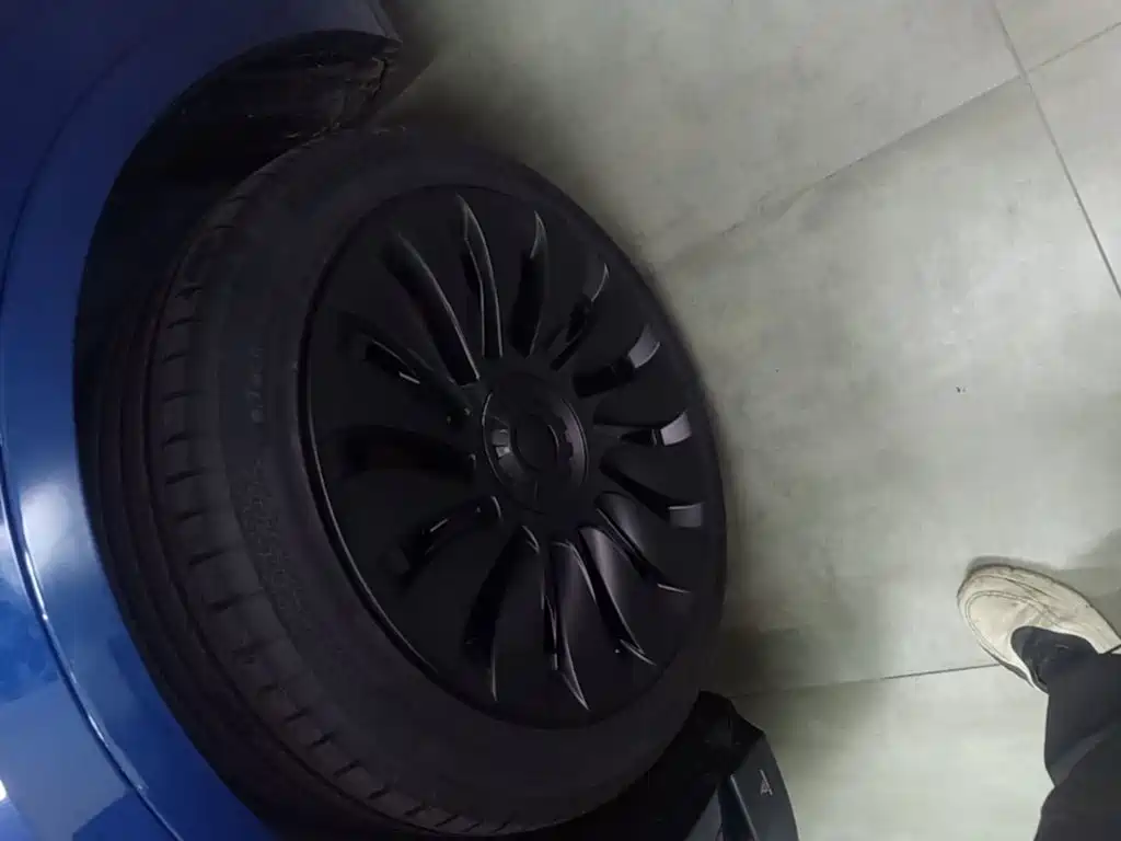 Tesla Model Y — миниатюра 21