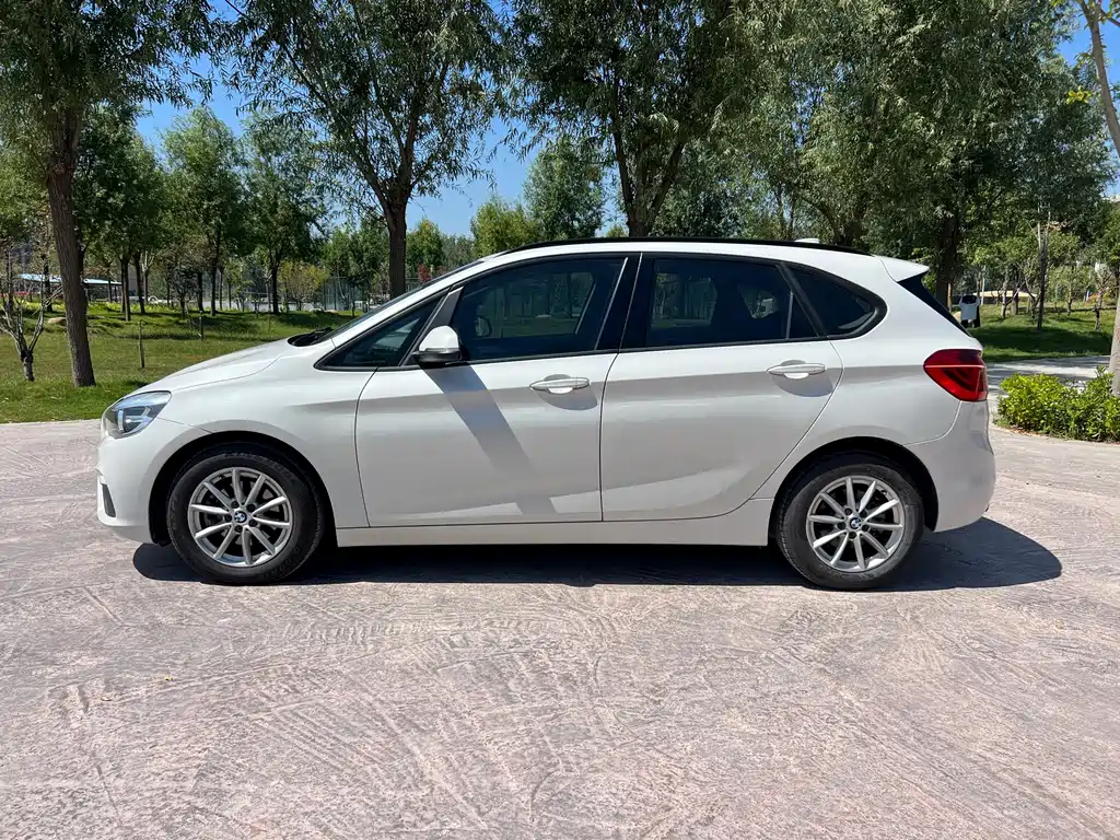 BMW 2 Series Active Tourer — миниатюра 3