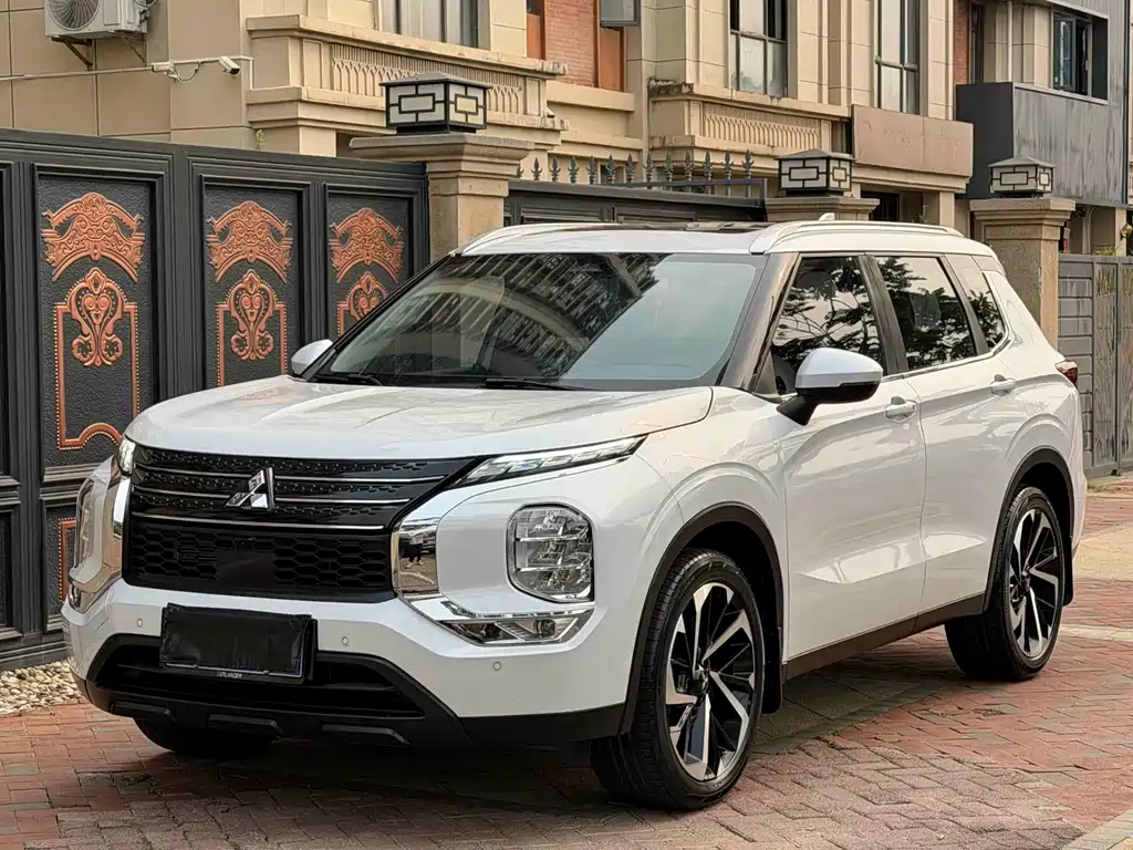 Mitsubishi Outlander 2023