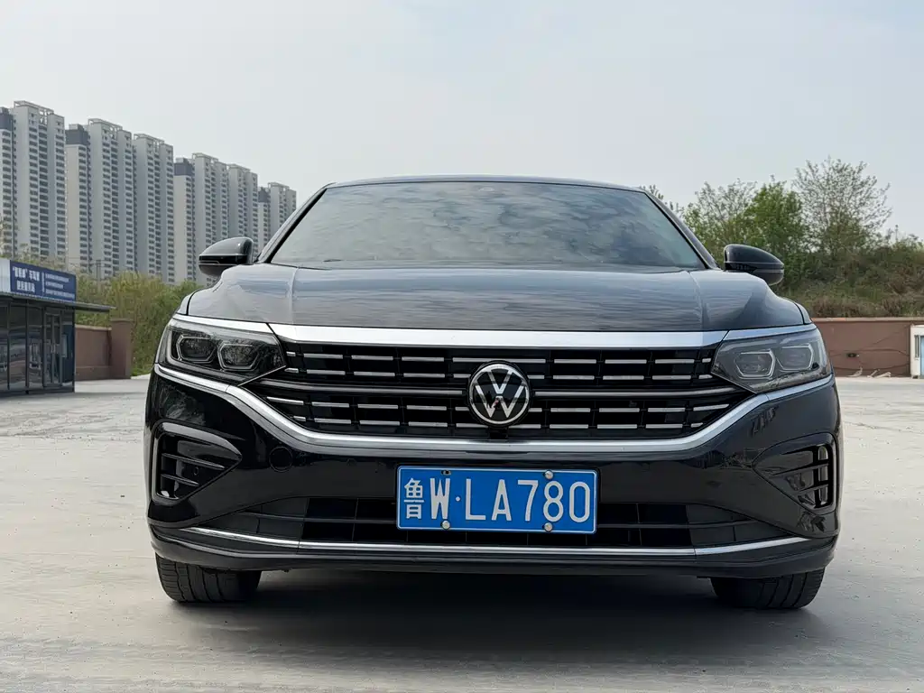 Volkswagen Passat 2022 330TSI Luxury
