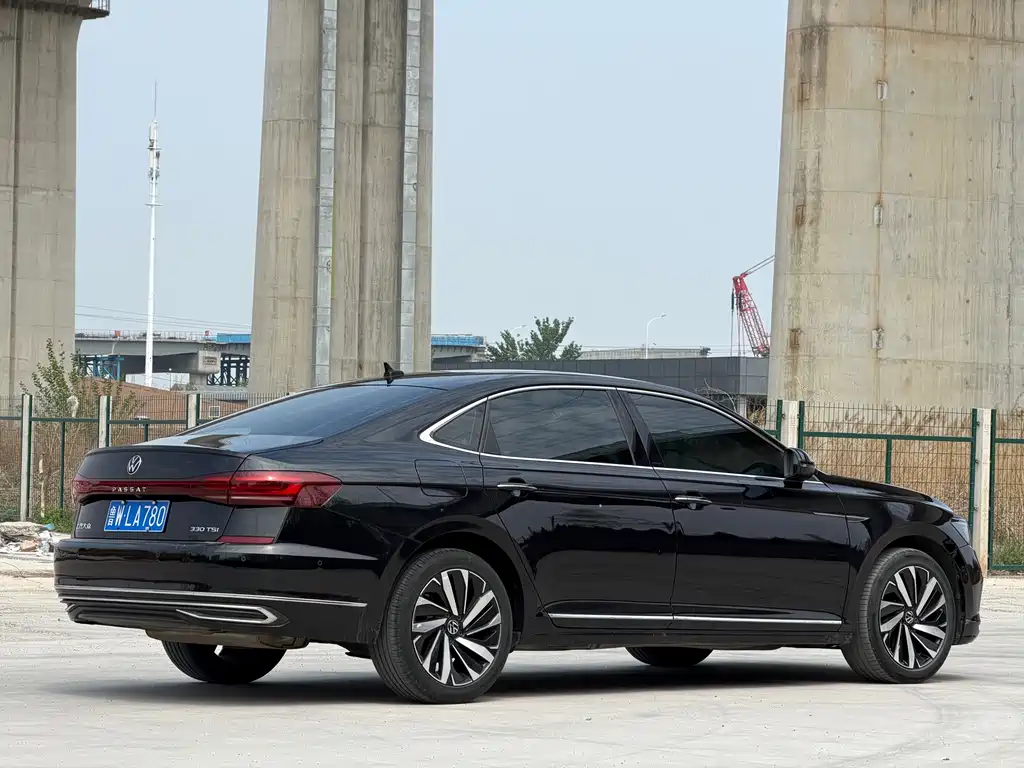Volkswagen Passat 2022 330TSI Luxury