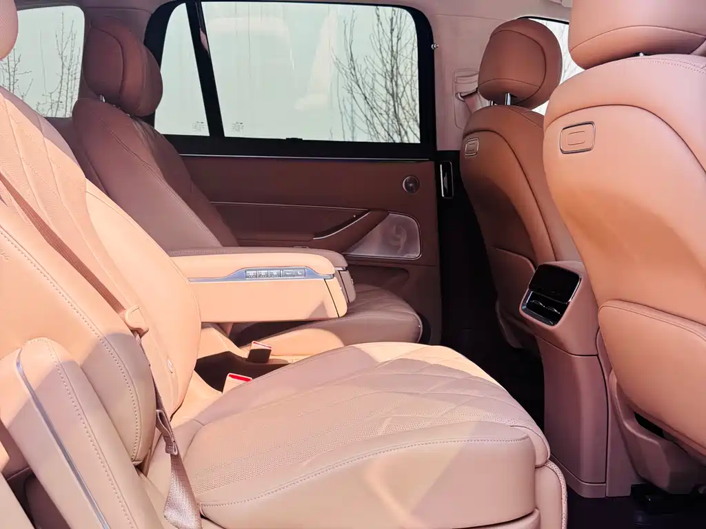 AITO ASK THE WORLD M8