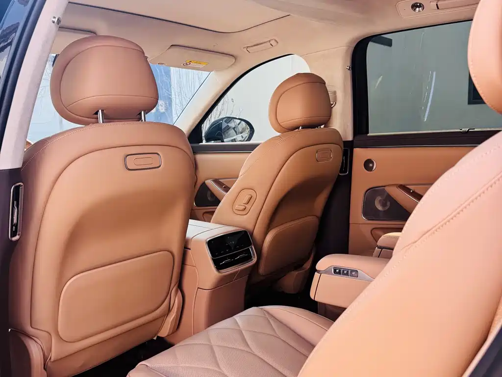 AITO ASK THE WORLD M8