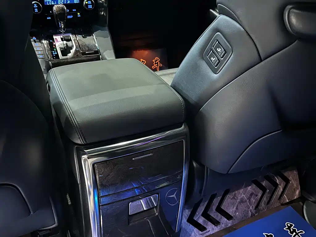 Toyota Alphard — миниатюра 13