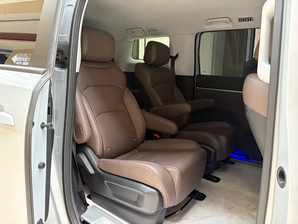 Wuling Xingguang 730 New Energy — миниатюра 12